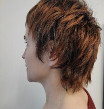 Corte desfiado com cor acobreada